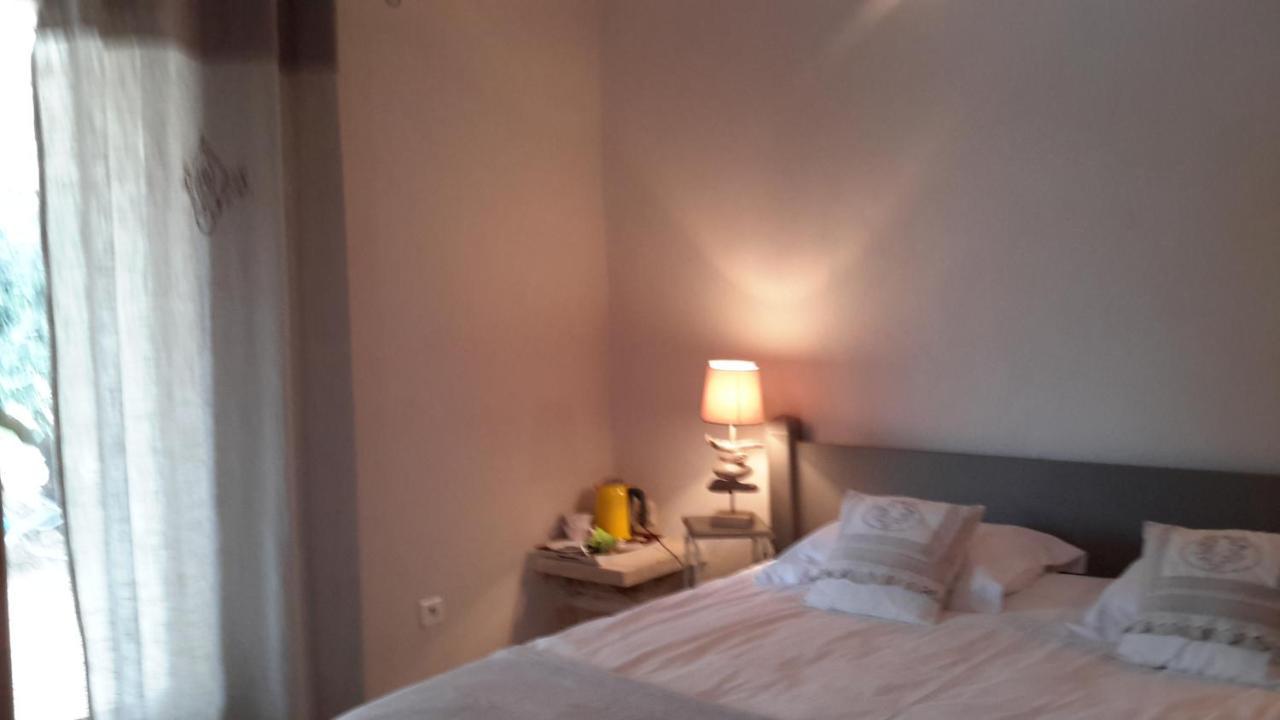 Chambres D'Hotes Le Vignoble Cucuron Bagian luar foto